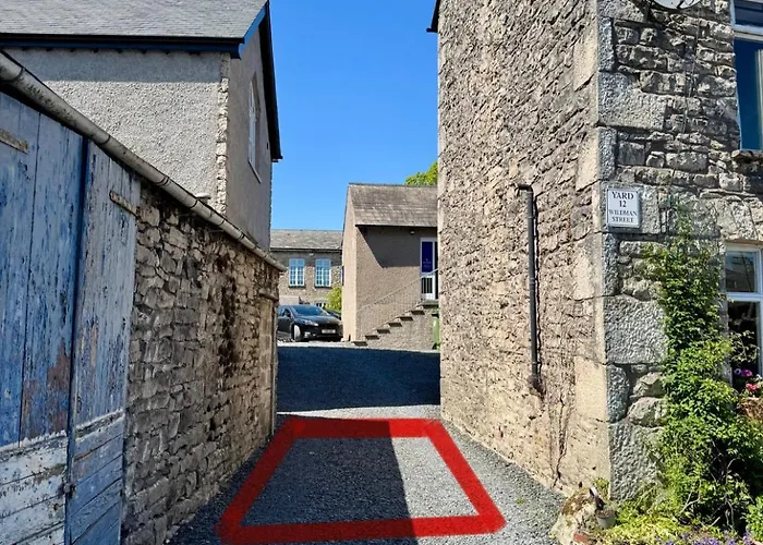 Number Two, Yard 12 كندال