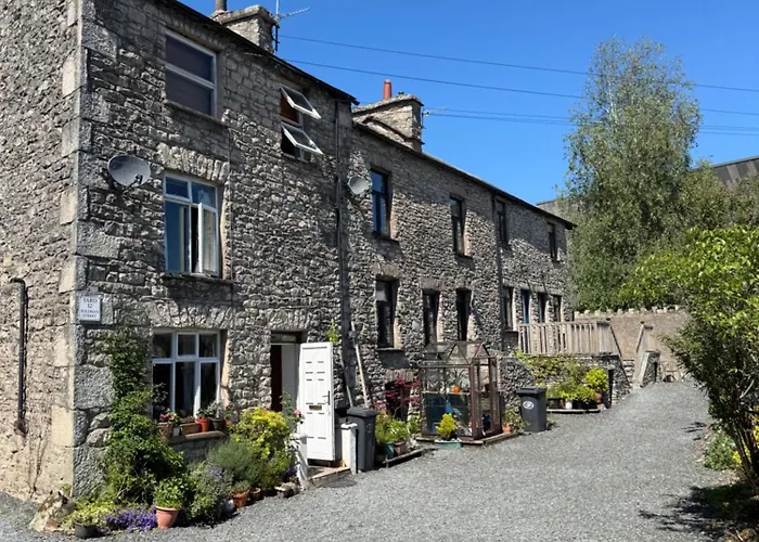 Number Two, Yard 12 بيت للعطل