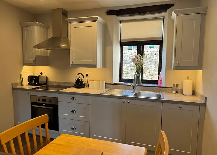 Number Two, Yard 12 بيت للعطل *