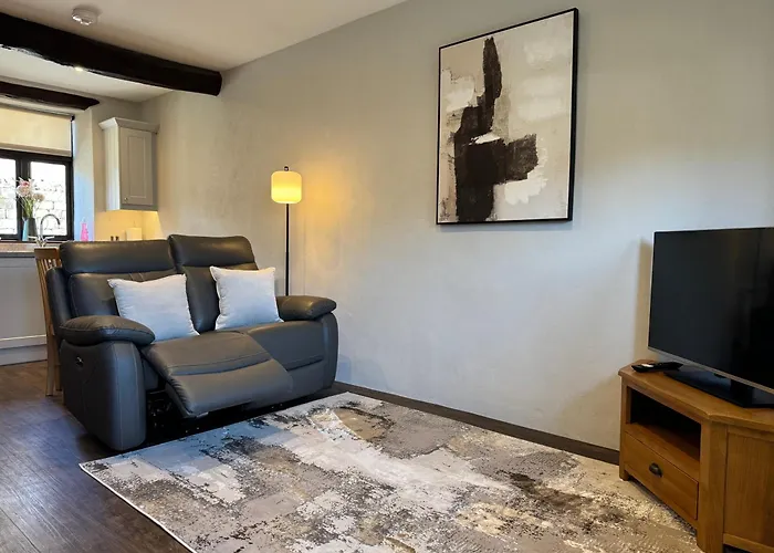 Number Two, Yard 12 بيت للعطل *