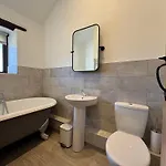 Number Two, Yard 12 * Κένταλ